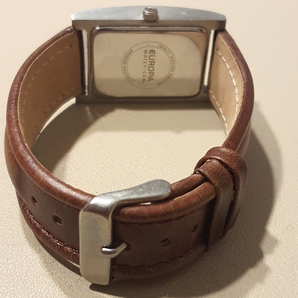 10/$20 Stratosphere Casino Las Vegas Silver Leather Men's Tank Watch - Picture 3 of 4